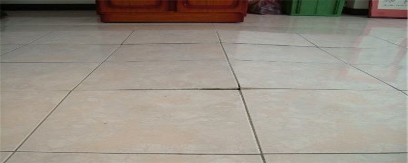 墙面瓷砖翘起来了如何处理(墙面瓷砖翘起来了如何处理掉)